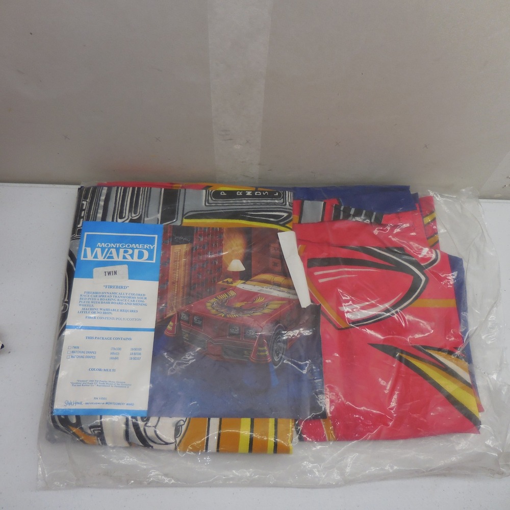 VTG 1980 Montgomery Ward Pontiac Firebird Trans Am Twin Bedspread 4.9 Turbo Red